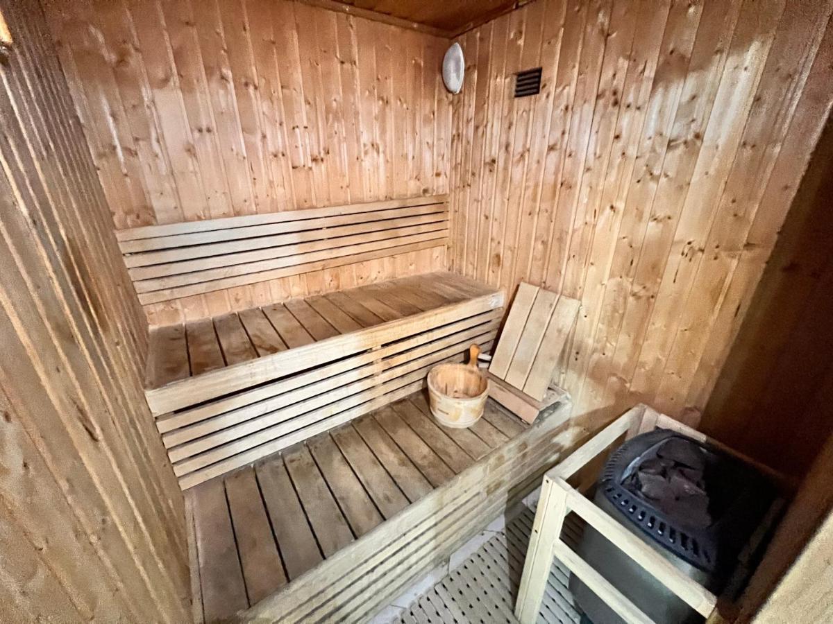 Spacious 1br With Full Marina View *