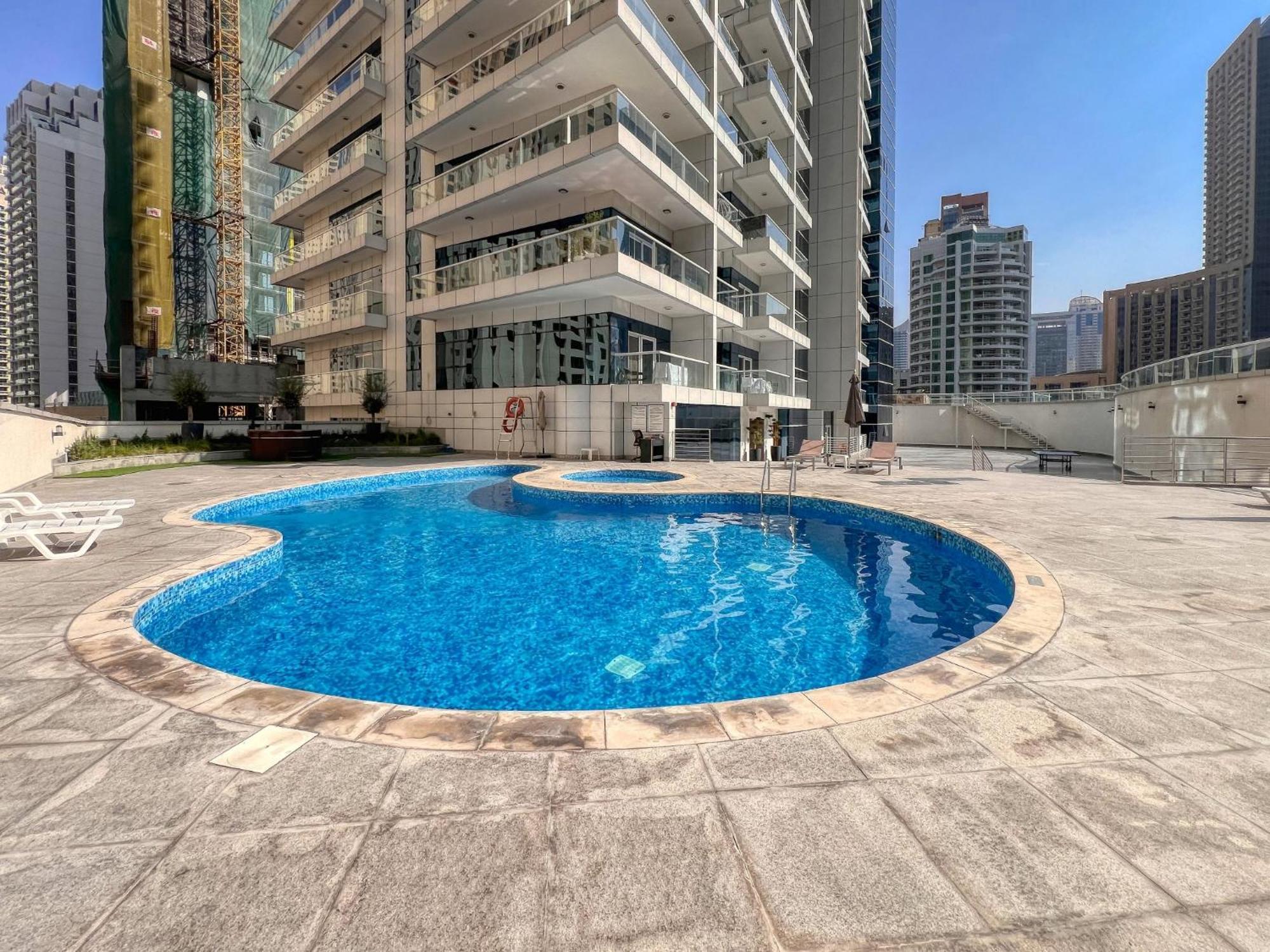 Spacious 1br With Full Marina View *